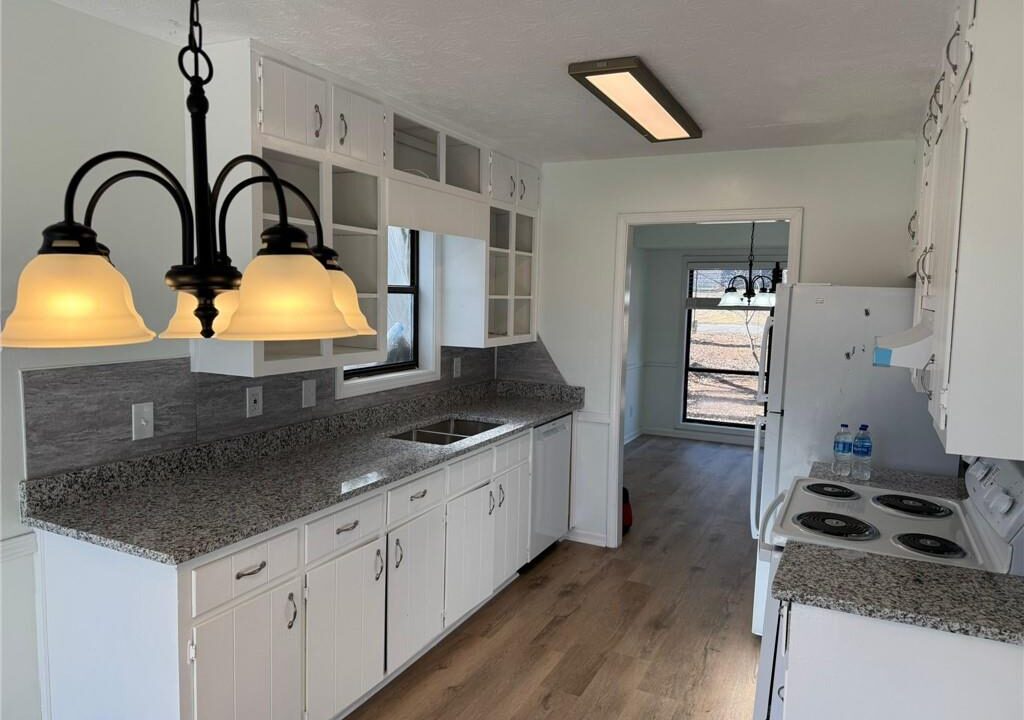 296 Grist Mill Lane Lawrenceville, GA 30046-5563 in Viguie Realty (7)
