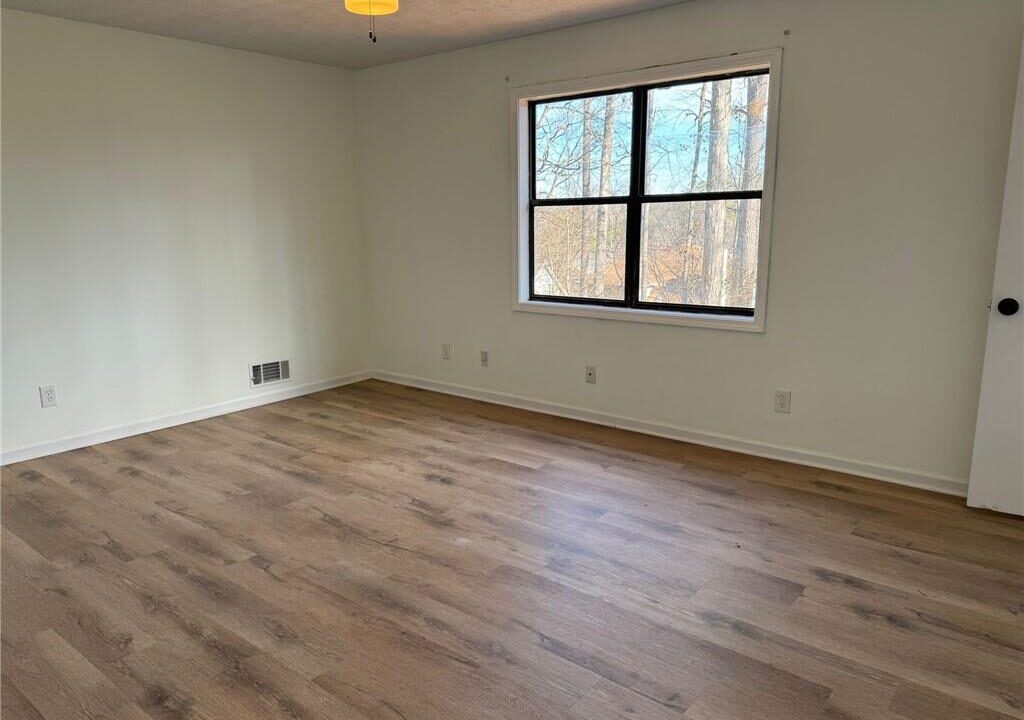 296 Grist Mill Lane Lawrenceville, GA 30046-5563 in Viguie Realty (9)